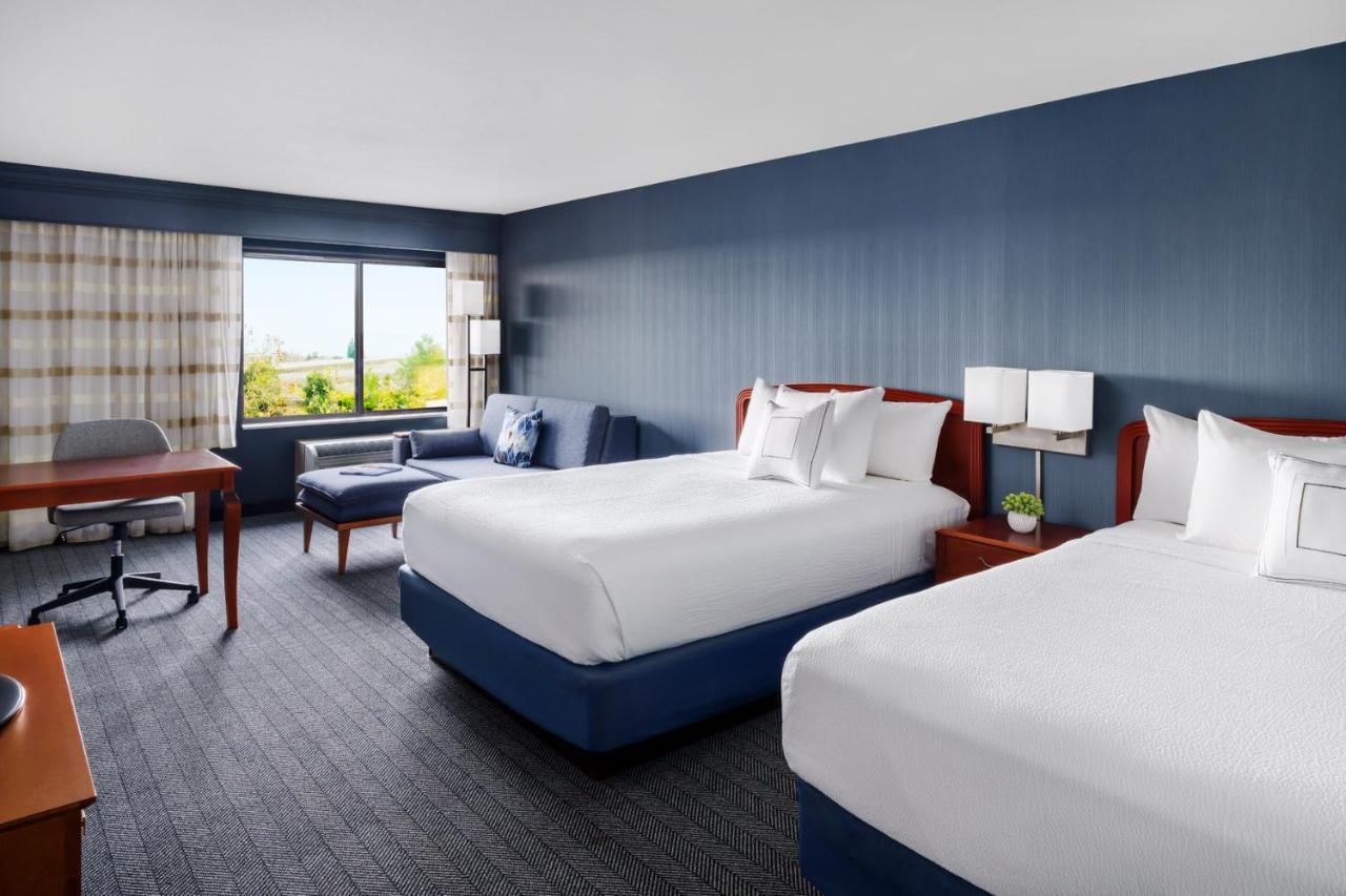 Courtyard By Marriott Sacramento Folsom Hotel Exterior photo