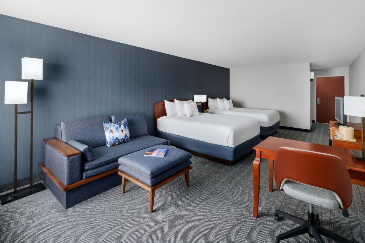 Courtyard By Marriott Sacramento Folsom Hotel Exterior photo