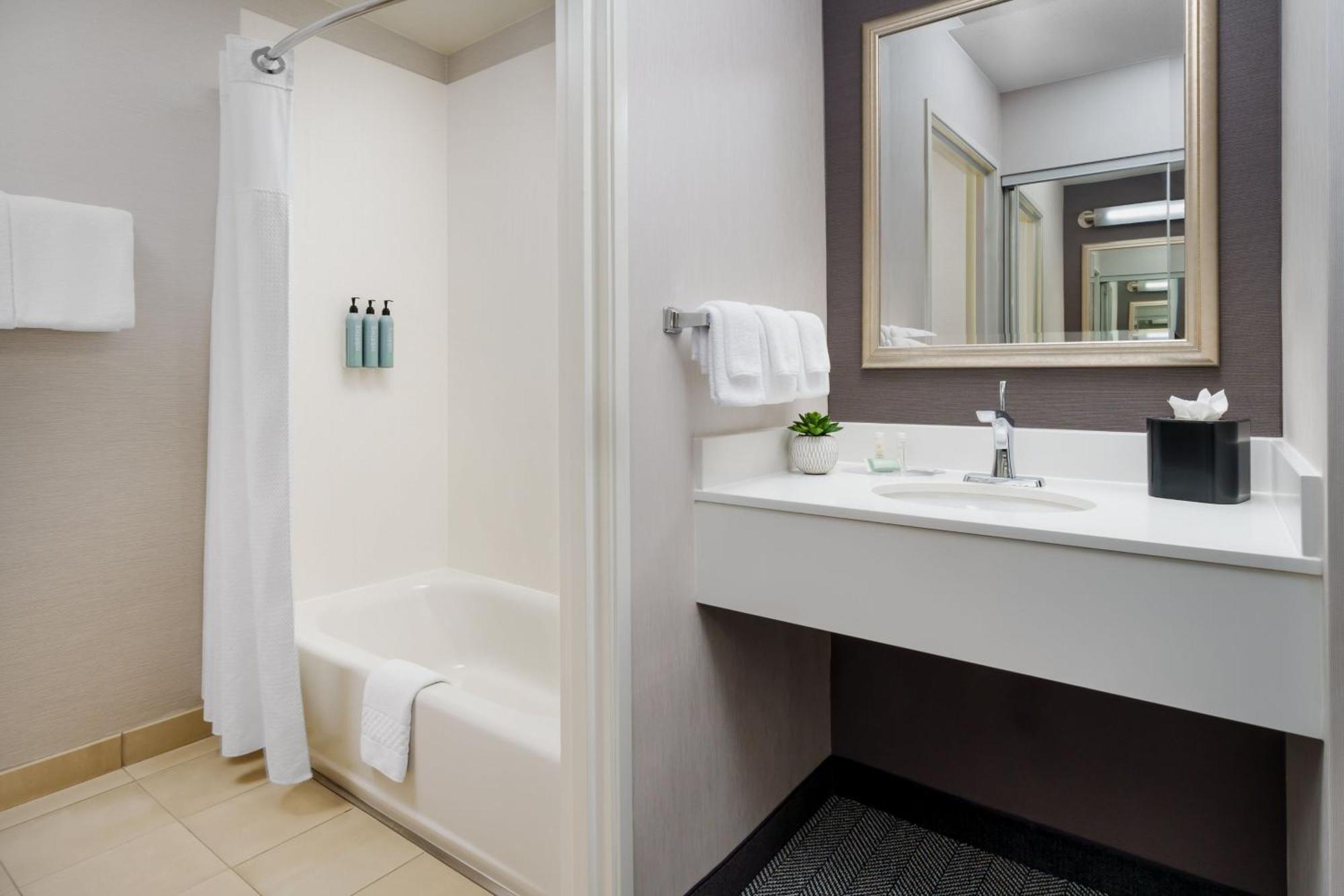 Courtyard By Marriott Sacramento Folsom Hotel Exterior photo