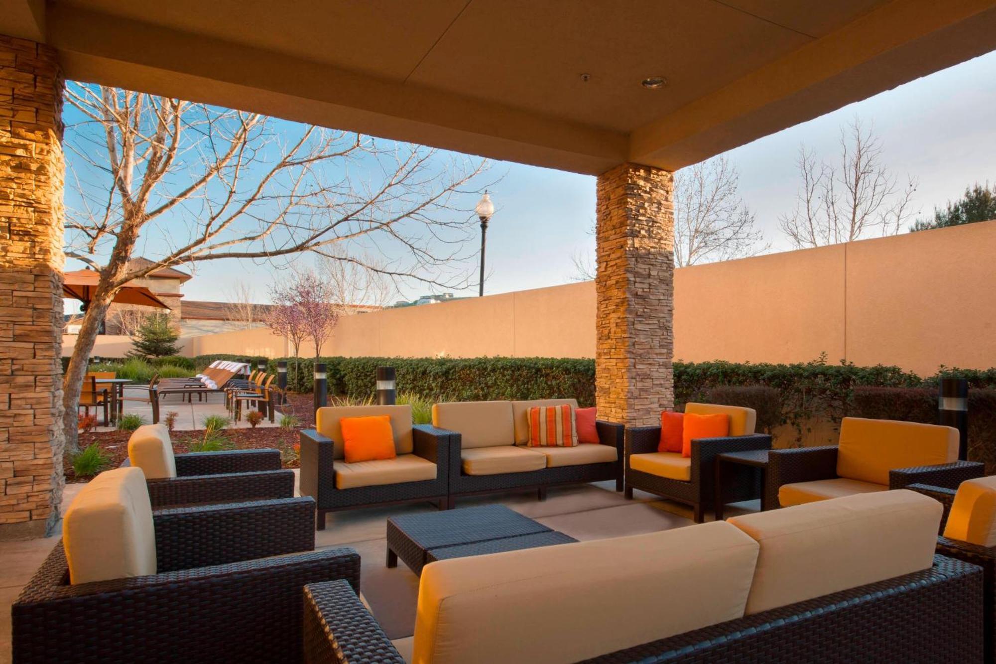 Courtyard By Marriott Sacramento Folsom Hotel Exterior photo